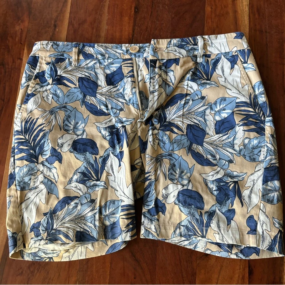 Men’s floral print shorts